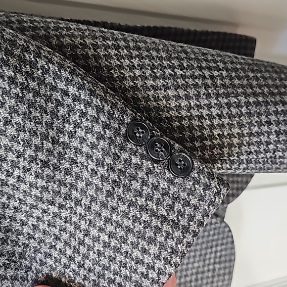 Beautiful houndstooth lambswool sport coat - Picture 3 of 7